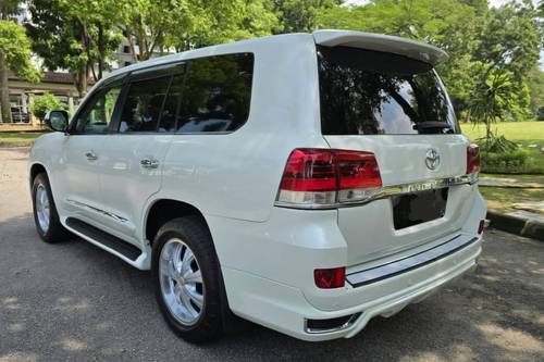 2011 Toyota Land Cruiser 4.6 V6 Terpakai